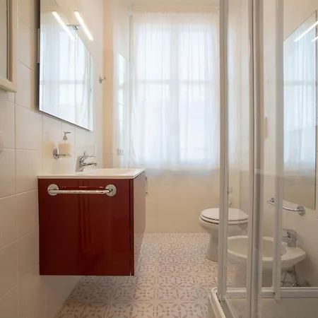 Levante -walking Distance To Center- Free Onsite Parking 科莫